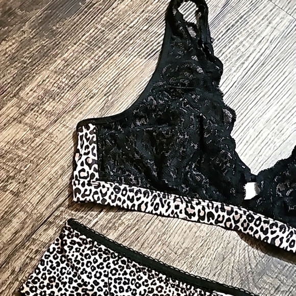 Victoria's secret pink no wire bra.S with matching panties Small - Picture 3 of 5